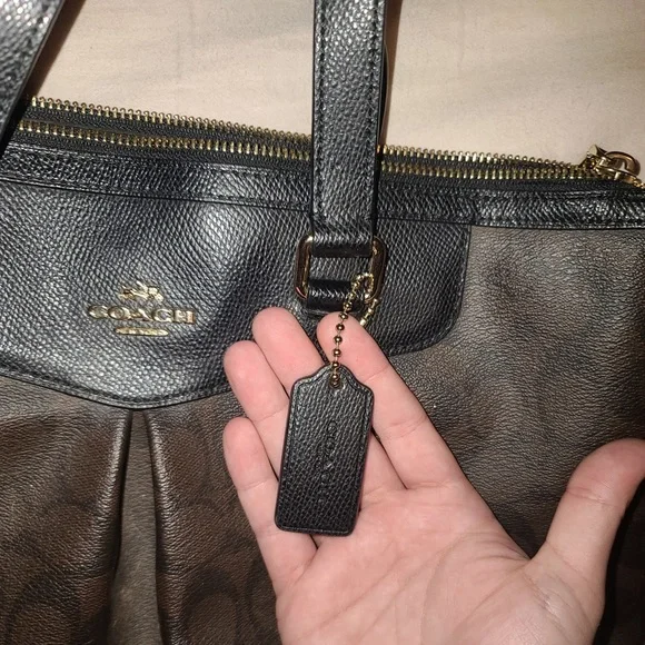 Authentic Coach purse with a crossbody strap! - Picture 2 of 12